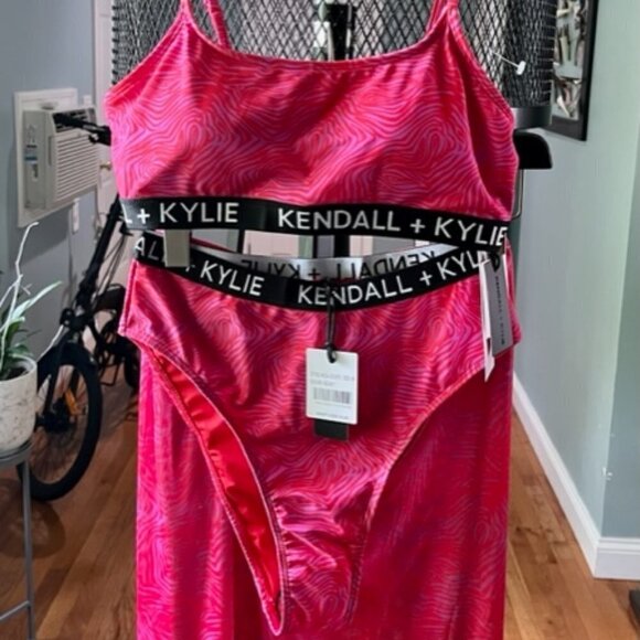 Kendall + Kylie 2 Piece & Sarong Cover Up Red 3 Pc Set Size Medium - Picture 3 of 16
